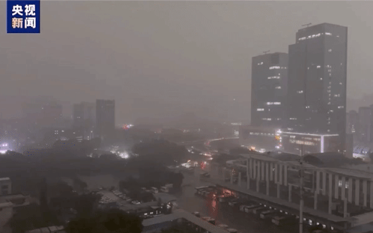 Lốc xoáy càn quét thành phố Trung Quốc, ít nhất 5 người chết, 141 nhà máy hư hại