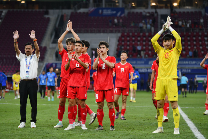 HLV Hoàng Anh Tuấn hy vọng các cầu thủ U23 Việt Nam sẽ có những kinh nghiệm bổ ích sau giải đấu để từ đó có thể cải thiện bản thân, cạnh tranh suất đá chính ở CLB - Ảnh: AFC