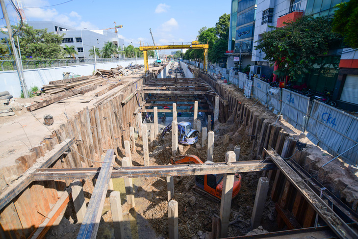 Hầm chui Phan Thúc Duyện - Trần Quốc Hoàn được kỳ vọng giải tỏa kẹt xe khu vực cửa ngõ sân bay Tân Sơn Nhất đang dần thành hình. Nhà thầu đang khẩn trương thi công để kịp hoàn thành hầm chui vào tháng 7-2024