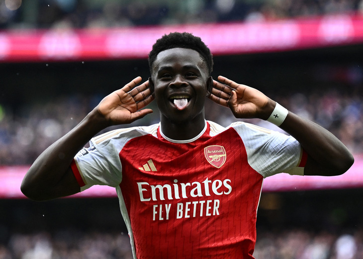 Saka và Arsenal đã có hiệp 1 dễ dàng và khó tin trước Tottenham - Ảnh: REUTERS
