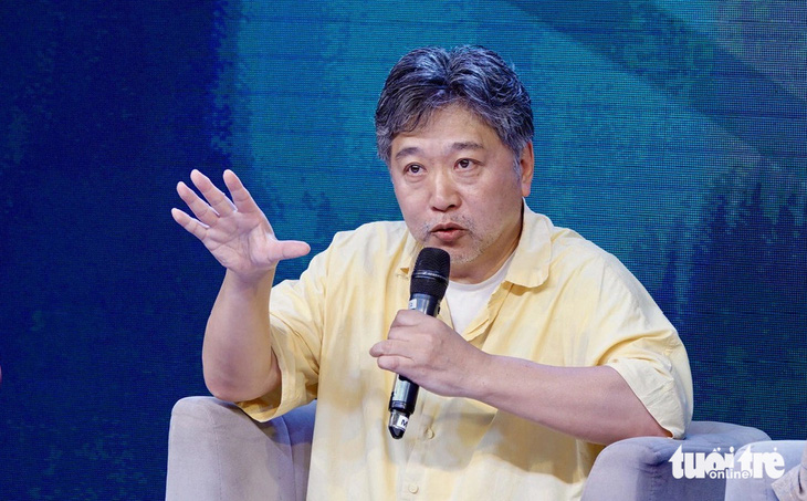 Đạo diễn huyền thoại Hirokazu Kore-eda vừa tham dự Liên hoan phim Quốc tế TP.HCM (HIFF) lần đầu tiên tại Việt Nam - Ảnh: T.T.D.