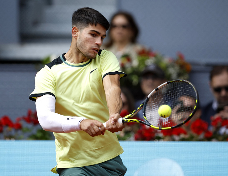 Carlos Alcaraz đang chơi tốt tại Madrid Open - Ảnh: REUTERS