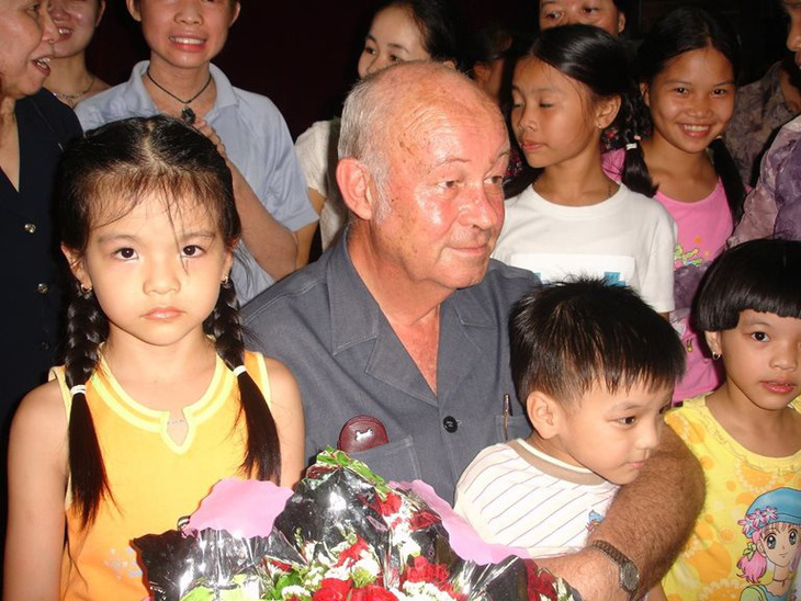 Trong suốt sự nghiệp của mình, ông Kutin là một người có tình cảm rất đặc biệt với Việt Nam, coi nơi đây là quê hương thứ 2 của mình và luôn tìm cách vận động nguồn kinh phí xây dựng làng trẻ em SOS ở Việt Nam - Ảnh: Làng trẻ em SOS Việt Nam