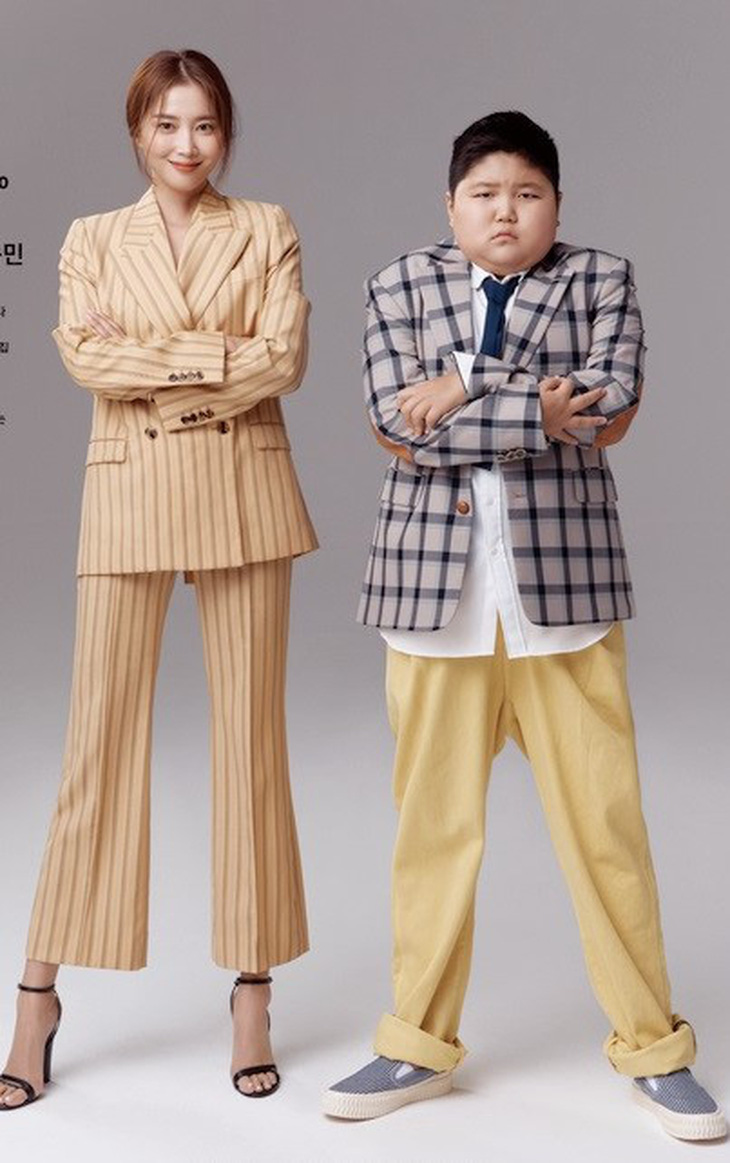 Oh Yoon Ah và con trai Song Min trên bìa tạp chí The Big Issue