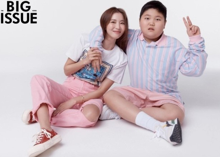 Oh Yoon Ah và con trai chụp hình năm 2020