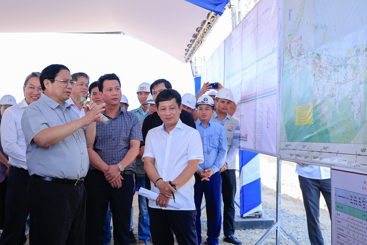 Dự án đầu tiên được Thủ tướng tới kiểm tra tình hình thi công là dự án Vân Phong - Nha Trang - Ảnh: VGP