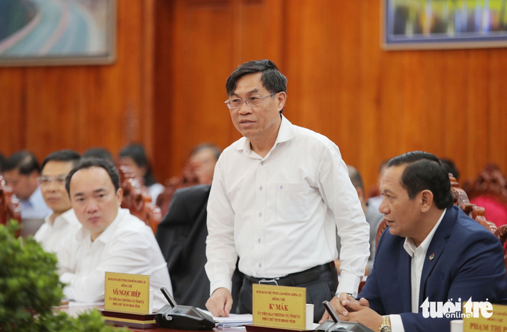 Ông Võ Ngọc Hiệp, phó chủ tịch UBND tỉnh Lâm Đồng, ghi nhận những phản ánh của báo chí về việc cung cấp thông tin của tỉnh Lâm Đồng - Ảnh: M.V