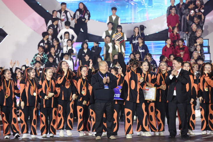 Kết quả chung cuộc, quán quân của Dalat best dance crew 2024 - Hoa Sen Home International Cup gọi tên Big Boom Dance Team. Big Boom Dance Team nhận giải thưởng 50 triệu đồng, bằng khen của Tỉnh Đoàn và cúp vô địch của chương trình.