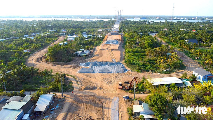 Đường dẫn lên cầu Rạch Miễu 2 tại khu vực cồn Thới Sơn, TP Mỹ Tho, tỉnh Tiền Giang
