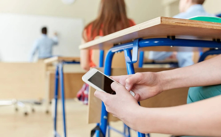 Học sinh ở tỉnh Ontario Canada sẽ không được dùng điện thoại di động trong trường học - Ảnh minh họa: RNZ