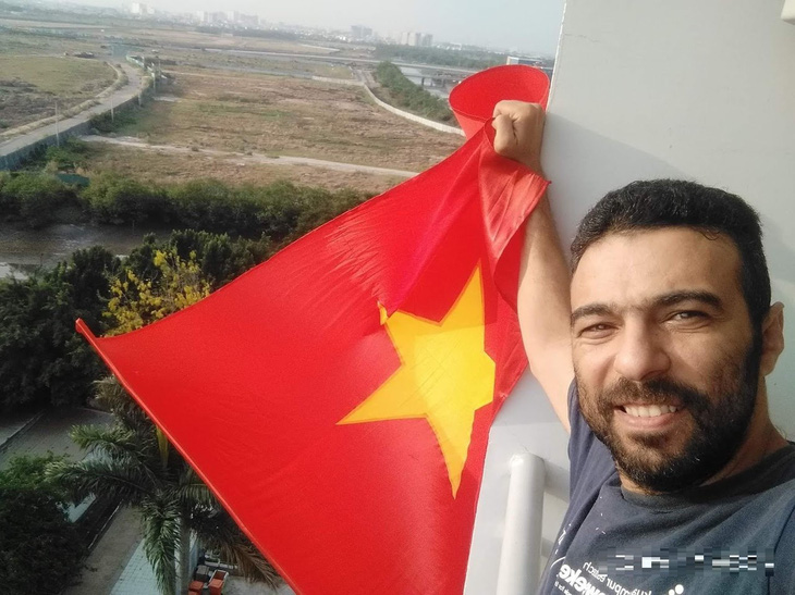 Baro rất yêu cờ Việt Nam - Ảnh: NVCC