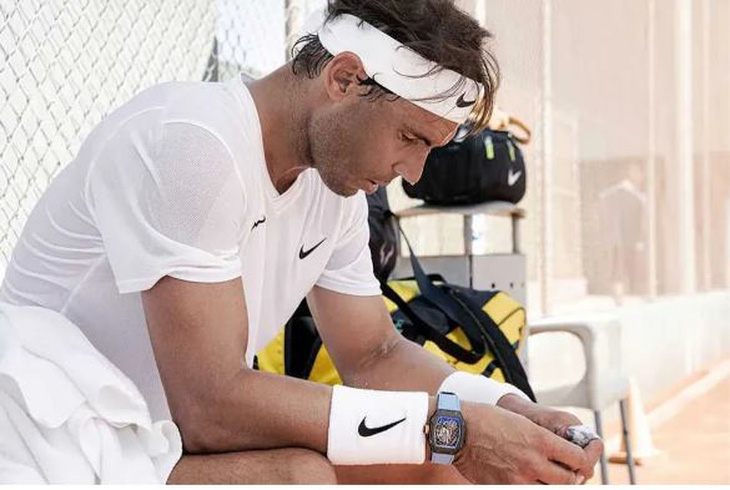 Rafael Nadal đeo chiếc đồng hồ độc quyền Richard Mille RM 27-04 Tourbillon trị giá hơn 24 tỉ đồng - Ảnh: Marca
