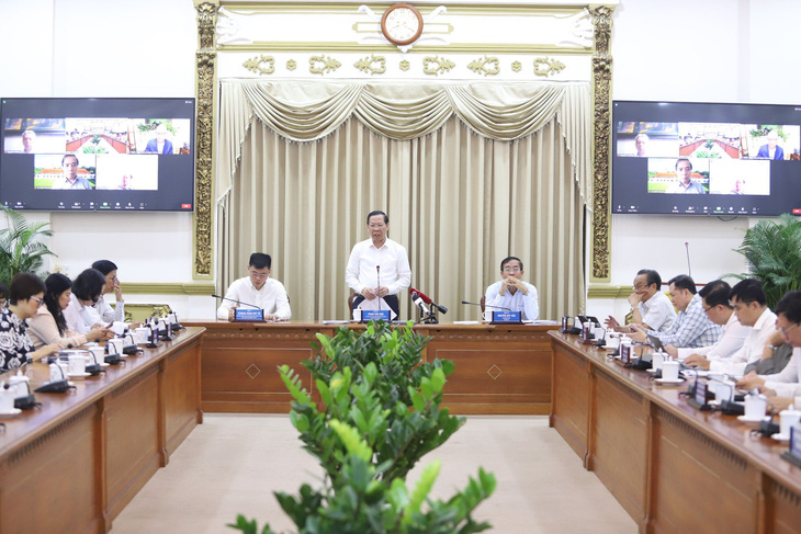 Chủ tịch UBND TP.HCM Phan Văn Mãi chủ trì hội thảo khoa học - Ảnh: T.T.