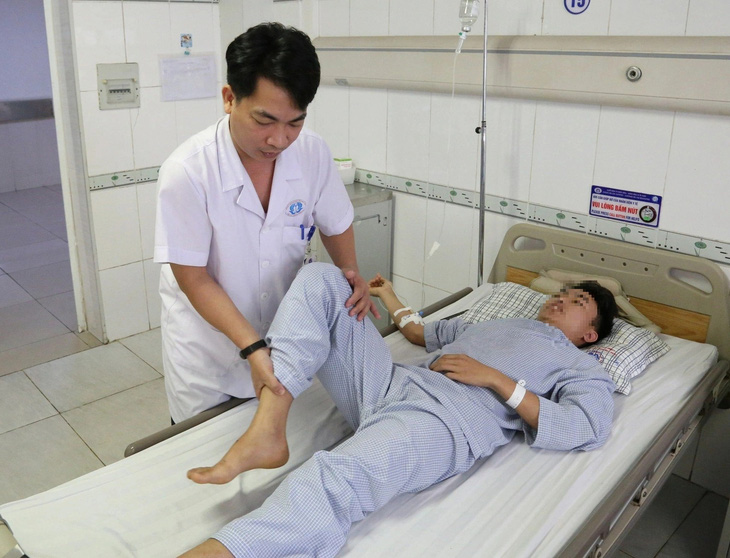 Thăm khám cho bệnh nhân tại Bệnh viện Đa khoa Phú Thọ - Ảnh: BVCC