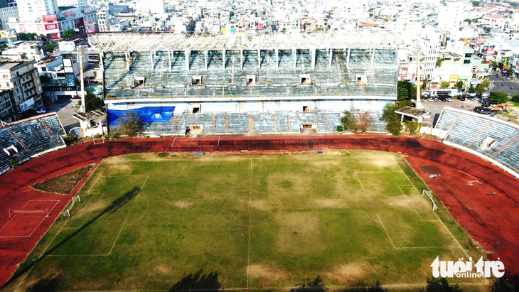 Sân vận động Chi Lăng hoang phế suốt nhiều năm qua - Ảnh: ĐOÀN CƯỜNG