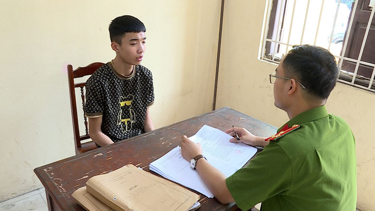 Nguyễn Công Hòa tại cơ quan điều tra - Ảnh: Công an tỉnh Hưng Yên