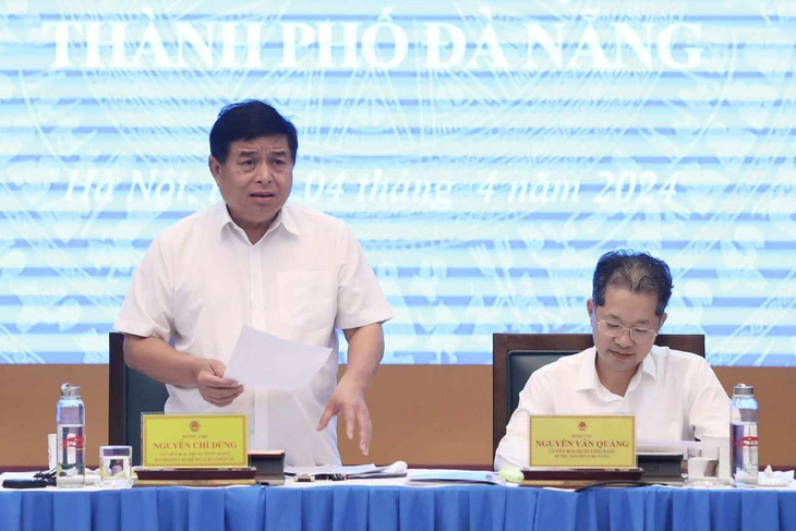 Bộ trưởng Bộ Kế hoạch và Đầu tư Nguyễn Chí Dũng phát biểu tại phiên họp ban soạn thảo ngày 4-4 ở Hà Nội - Ảnh: B.NGỌC