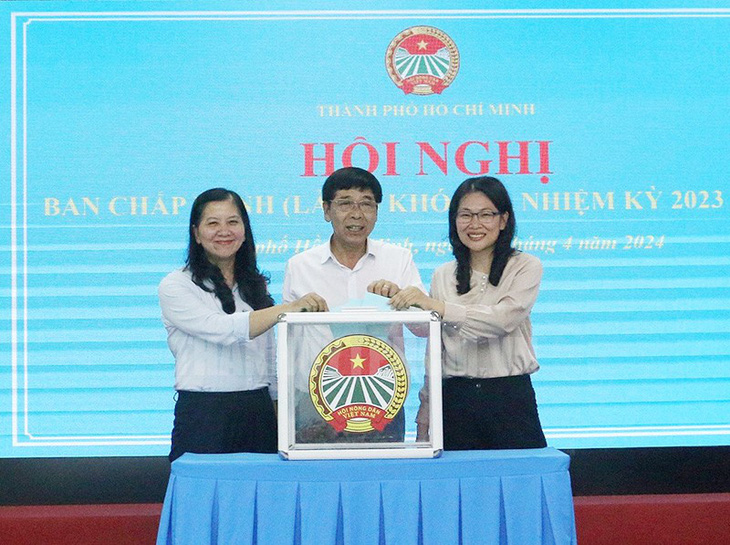 Ông Lê Minh Dũng nhận được 100% phiếu bầu giữ chức danh chủ tịch Hội Nông dân TP.HCM - Ảnh: Thành ủy TP.HCM