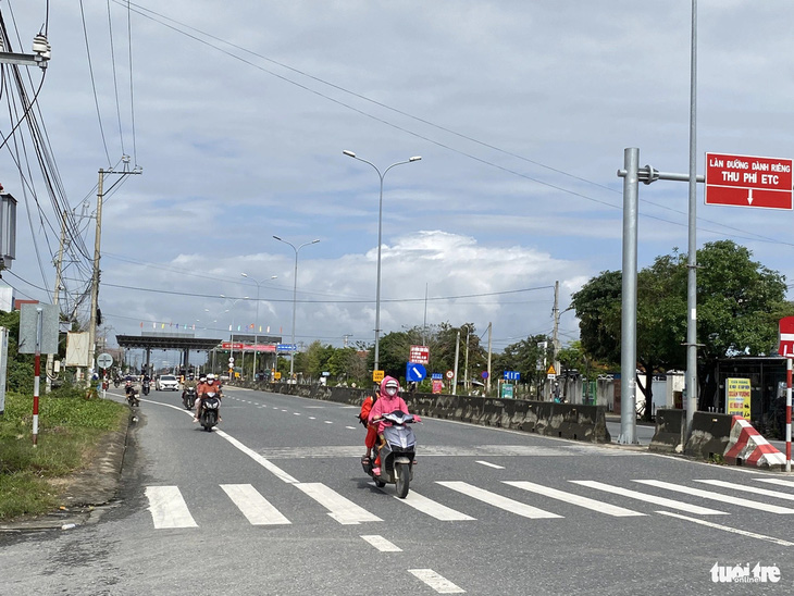 Đoạn đường được đề nghị đóng dải phân cách trước trạm BOT qua Điện Bàn - Ảnh: LÊ TRUNG