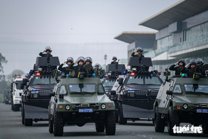 Dàn xe bọc thép chống đạn sẽ tham gia diễu hành tại lễ kỷ niệm 50 năm truyền thống lực lượng Cảnh sát cơ động - Ảnh: NAM TRẦN