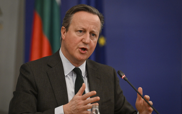 Anh là một trong những nước viện trợ nhiều nhất cho Ukraine. Trong ảnh: Ngoại trưởng Anh David Cameron - Ảnh: REUTERS