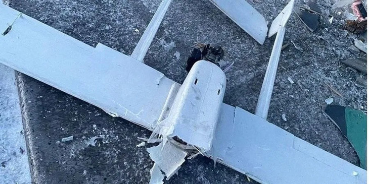 Drone bị hư hại ở hiện trường vụ tấn công tại căn cứ không quân Morozovsk ở vùng Rostov, Nga - Ảnh: NEW VOICE OF UKRAINE