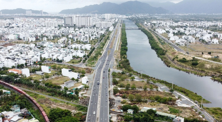 Dự án BT đường vành đai kết nối nút giao thông Ngọc Hội ở Khánh Hòa do Tập đoàn Phúc Sơn thực hiện - Ảnh: TRẦN HƯỚNG