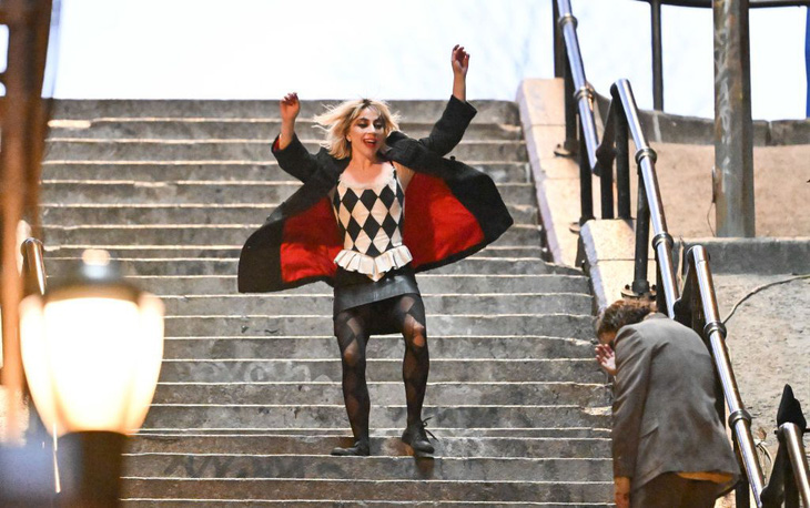 Hình ảnh trên phim trường Joker 2, khán giả đặt kỳ vọng Lady Gaga sẽ có màn biến hóa 