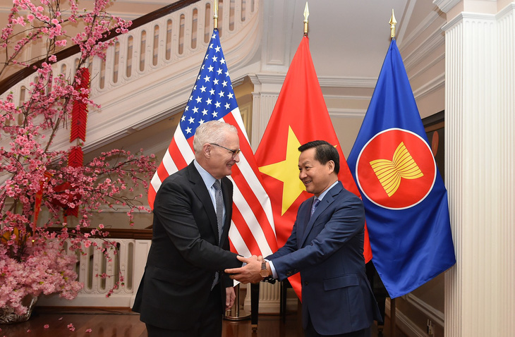 Phó thủ tướng Lê Minh Khái tiếp Chủ tịch Hiệp hội Công nghiệp bán dẫn Mỹ John Neffer - Ảnh: VGP