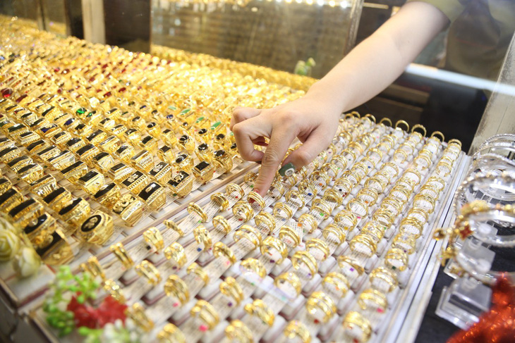 Tính từ đầu năm đến nay, giá vàng nhẫn 9999 đã tăng gần 10 triệu đồng/lượng và liên tục lập kỷ lục mọi thời đại - Ảnh: NGỌC PHƯỢNG