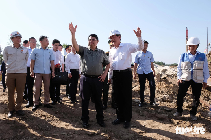 Thủ tướng Chính phủ Phạm Minh Chính kiểm tra tiến độ dự án vành đai 3 TP.HCM - Ảnh: PHƯƠNG NHI