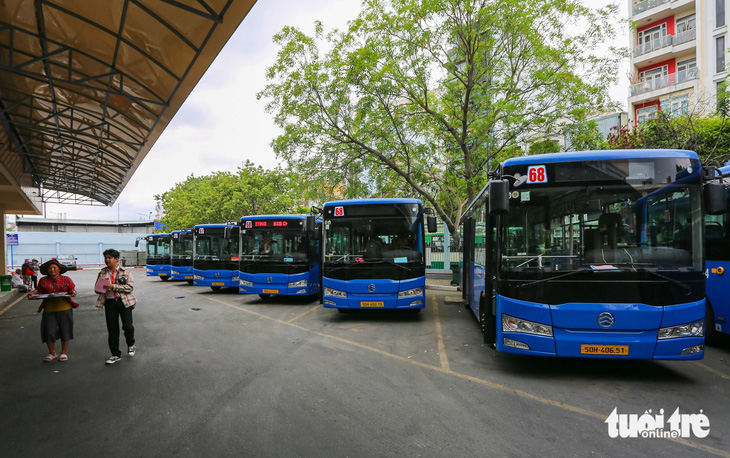 Từ ngày 1-4, có 239 chiếc xe buýt mới (thuộc 16 tuyến xe buýt ở TP.HCM) chính thức đưa vào hoạt động - Ảnh: CHÂU TUẤN