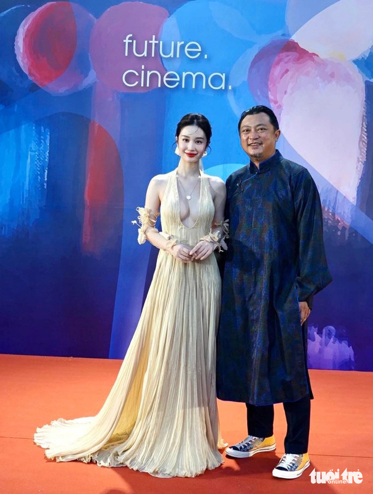 Diễn viên Jun Vũ và đạo diễn Phan Gia Nhật Linh trên thảm đỏ. Cả hai sẽ giới thiệu phim B4S - Trước giờ "yêu" tại HIFF - Ảnh: T.T.D