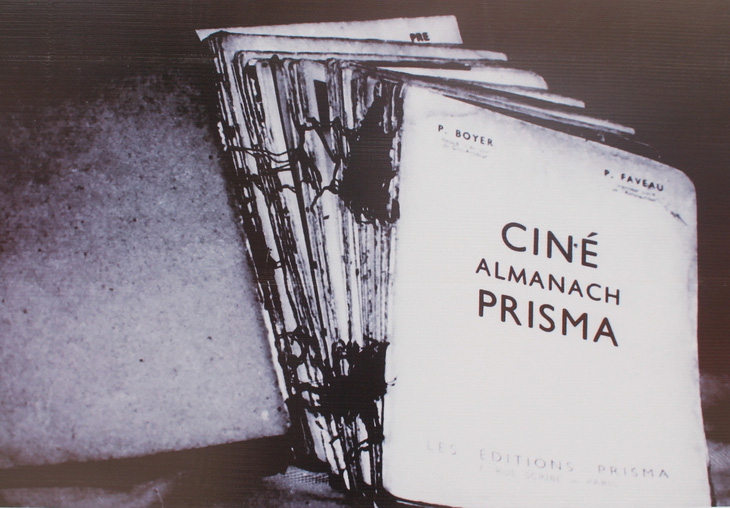 Cuốn sách Ciné Almanach Prisma được các nhà điện ảnh Bưng Biền sử dụng để tham khảo cho việc làm phim năm 1947 - đây là quyển sách hướng dẫn làm phim nghiệp dư, gồm những kỹ thuật quay phim được minh họa bằng hình vẽ và sơ đồ