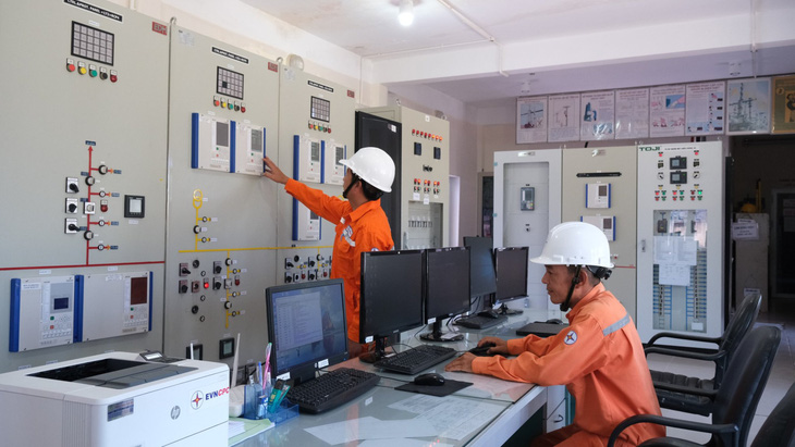 Kíp trực xử lý sự cố tại một đơn vị điện lực ở miền Trung - Ảnh: EVNCPC cung cấp