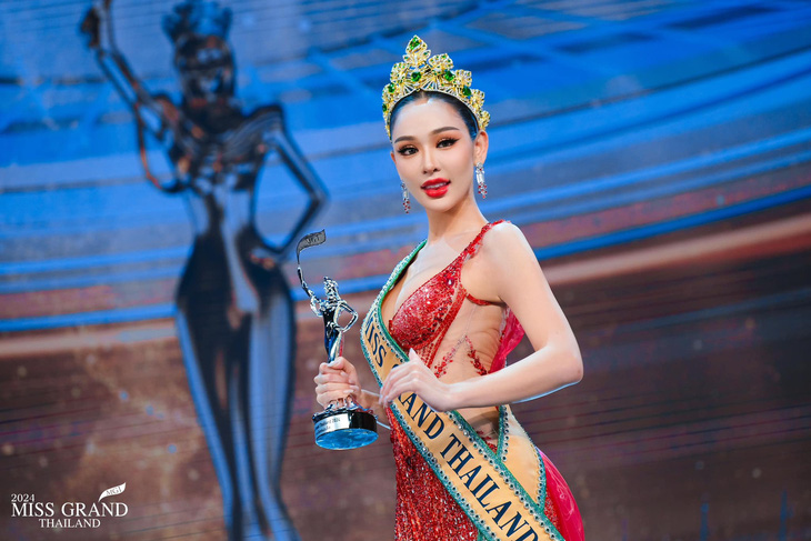 Malin Chara-anan sở hữu chiều cao khiêm tốn, chỉ 1,65m - Ảnh: Fanpage Miss Grand Thailand