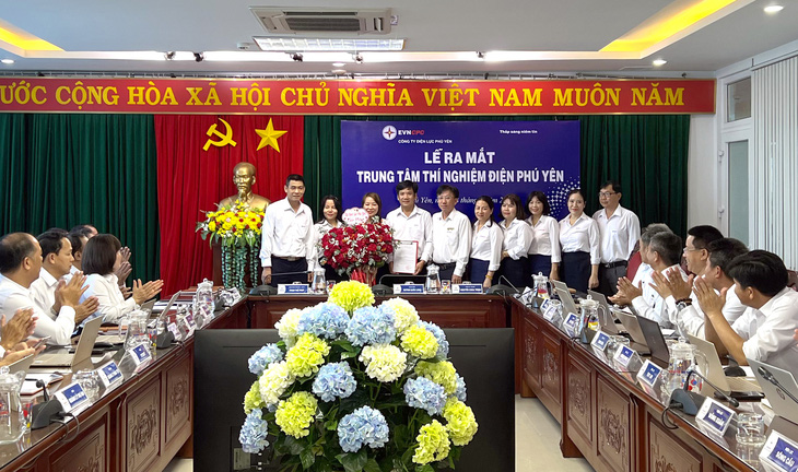 PC Phú Yên ra mắt Trung tâm Thí nghiệm điện- Ảnh 1.