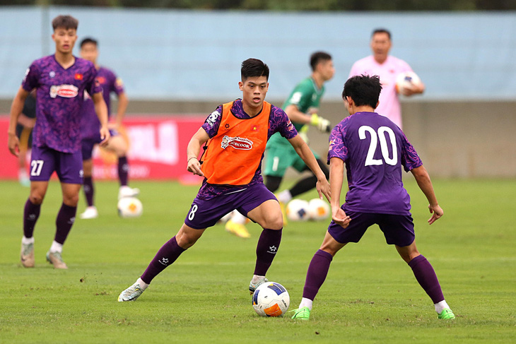 U23 Việt Nam đã lên đường đến Qatar sáng 8-4 - Ảnh: HOÀNG TÙNG