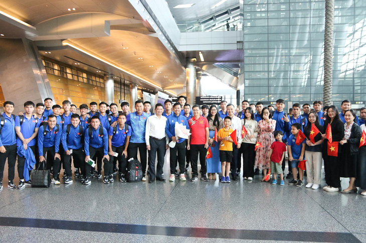 Đại sứ quán Việt Nam và cộng đồng người Việt tại Qatar tiếp đón nhiệt tình U23 Việt Nam - Ảnh: VFF
