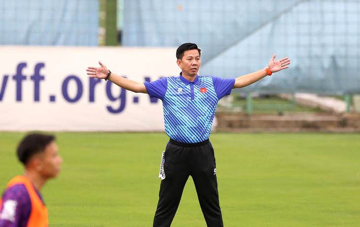 HLV Hoàng Anh Tuấn đặt mục tiêu vượt qua vòng bảng VCK U23 châu Á 2024 - Ảnh: HOÀNG TÙNG