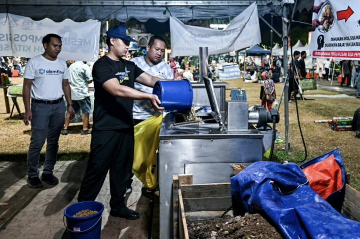 Thực phẩm thừa dịp lễ Ramadan được xử lý thành phân bón hữu cơ tại Malaysia- Ảnh 1.