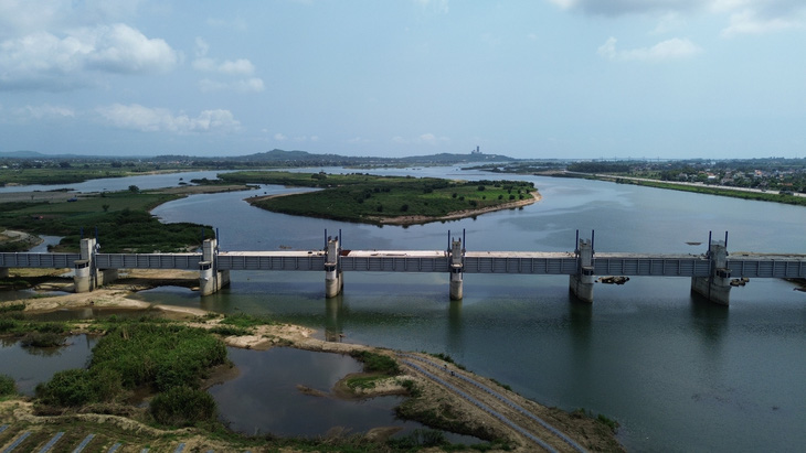 Dự án đập dâng hạ lưu sông Trà Khúc sẽ tiếp tục triển khai, nhưng cần làm những dự án liên quan để công trình phát huy hiệu quả tối đa - Ảnh: TRẦN MAI