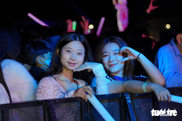 Du khách dự sự kiện Đà Lạt Music Festival 2024 - Sweet Love trong 2 đêm liên tiếp, chương trình có nhiều nghệ sĩ nổi tiếng - Ảnh: M.V
