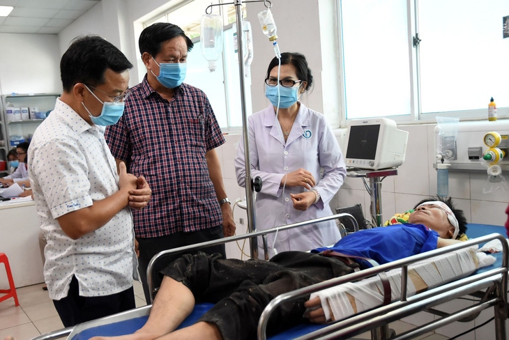 Bệnh nhân đang cấp cứu tại Bệnh viện đa khoa Thống Nhất (Đồng Nai) do tai nạn nổ lò hơi - Ảnh: A LỘC