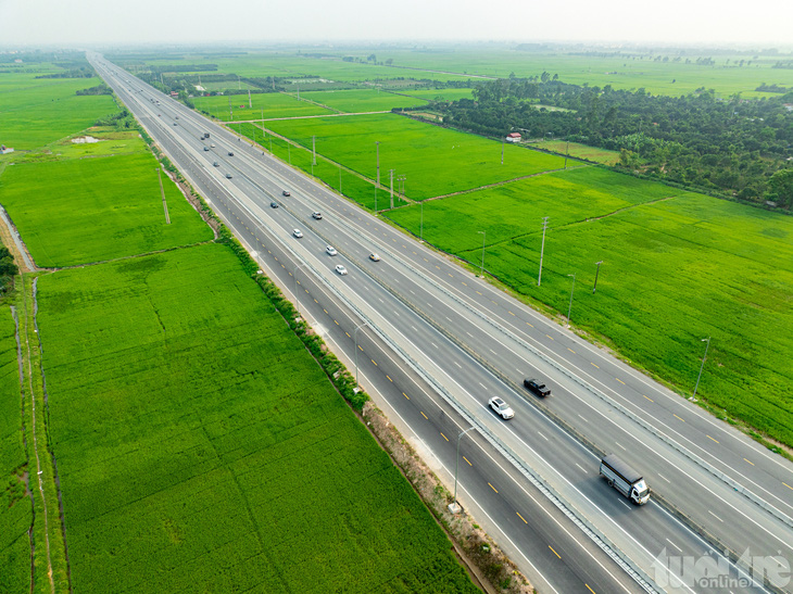 Ngắm tuyến đường 14 làn, rộng hơn cả cao tốc ở Hưng Yên- Ảnh 4.