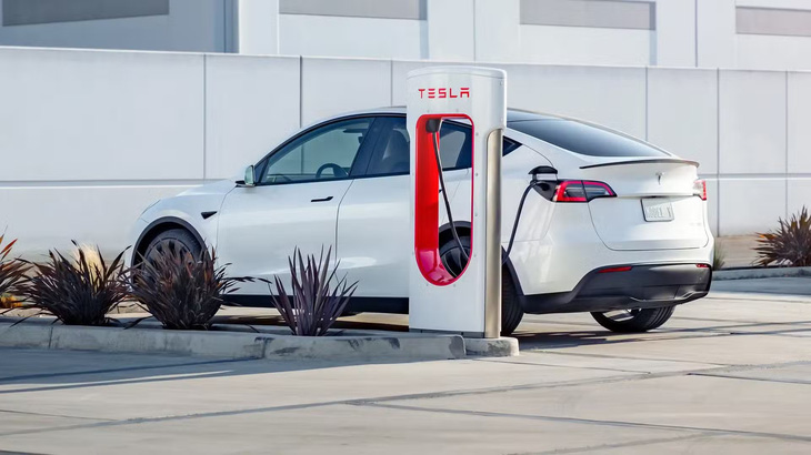 Khi các hãng đang muốn tự bắt tay xây dựng hệ thống sạc vững mạnh, những người từng đứng sau Supercharger sẽ nhanh chóng tìm được vị trí mới - Ảnh: Tesla