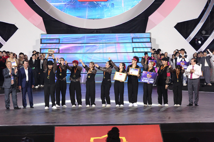PLANET LOCK xuất sắc giành quán quân Bảng Quốc tế hạng mục Showcase của Dalat Best Dance Crew 2024