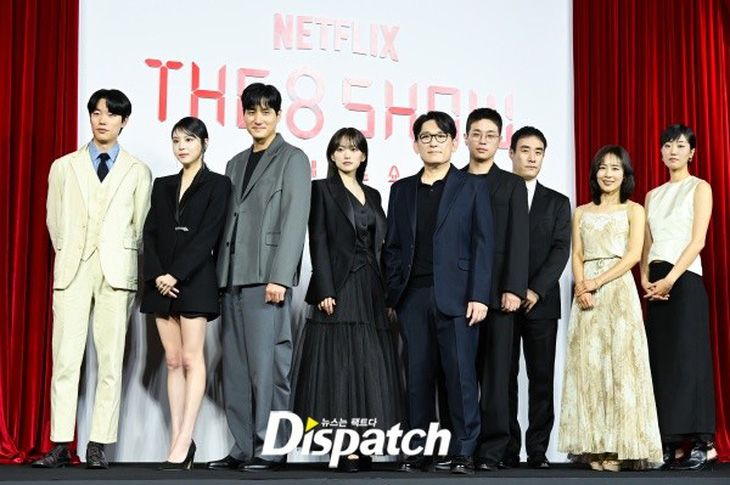 Đạo diễn Han Jae Rim, nam diễn viên Ryu Jun Yeol và các diễn viên khác trong buổi quảng bá của bộ phim của netflix - The 8 show.
