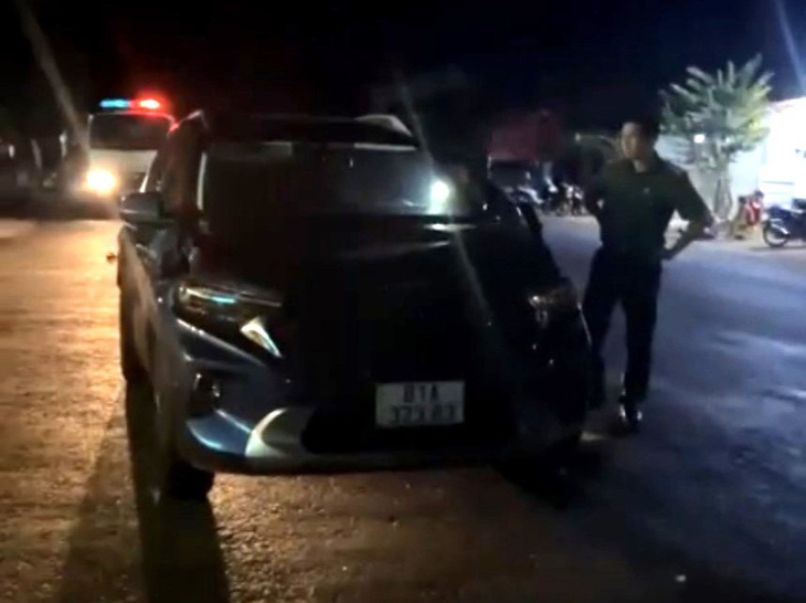 Chiếc ô tô do ông Nguyễn Hồng Phong cầm lái lúc gây ra tai nạn - Ảnh cắt từ clip 