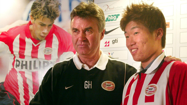 Park Ji Sung và Guus Hiddink. Ảnh: Euro Sports